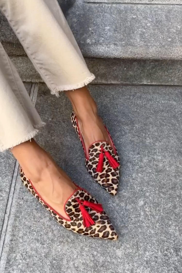 Juniper - Pointed loafer with red tassels