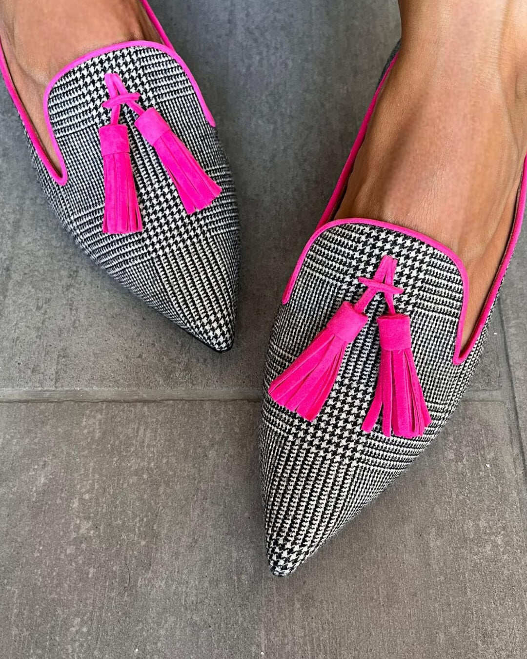 Susan - Pointed loafer with fluo tassels