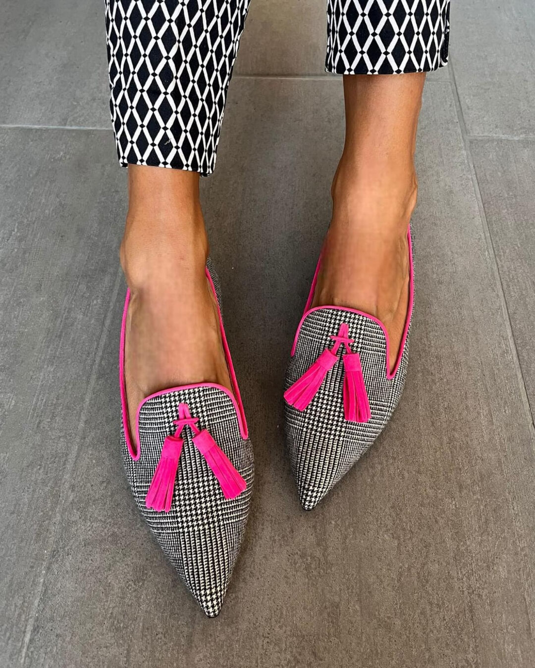 Susan - Pointed loafer with fluo tassels