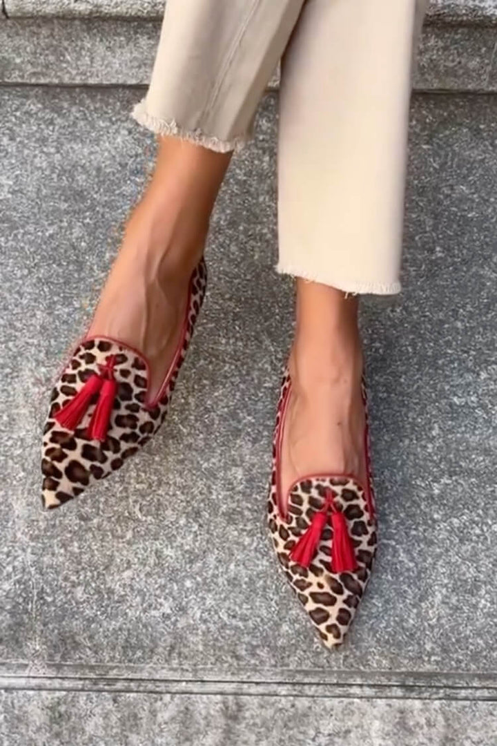 Juniper - Pointed loafer with red tassels