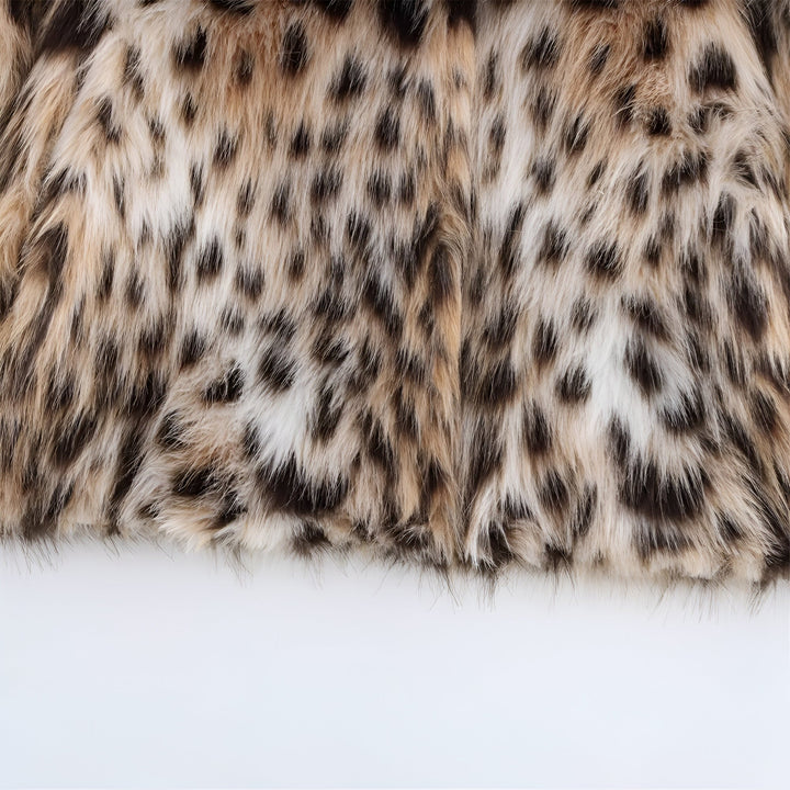 Ilyana - Trendy Leopard Print Winter Coat