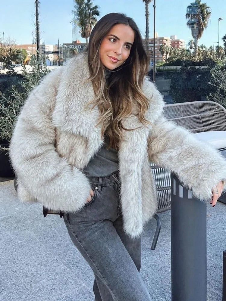 Maryam - Elegant Faux Fur Jacket