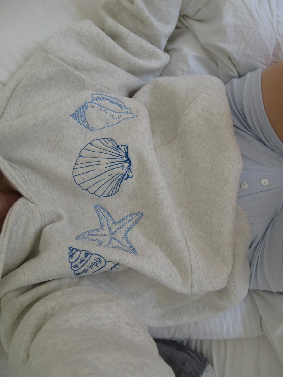 Viviana - Unisex Sweatshirt with Shells