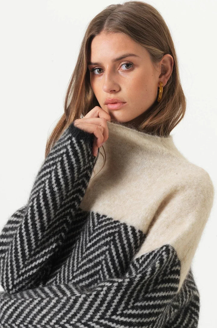 Genevieve - Premium Turtleneck in Luxurious Knit